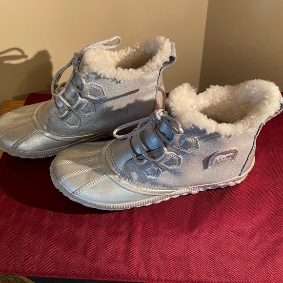 Sorel - Disney Frozen 2 Women's Out ‘N About Winter Boot - Picture 1 of 8